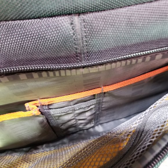 Ricardo Beverly Hills Carry-on Black Nylon Laptop Travel Bag - Picture 8 of 9